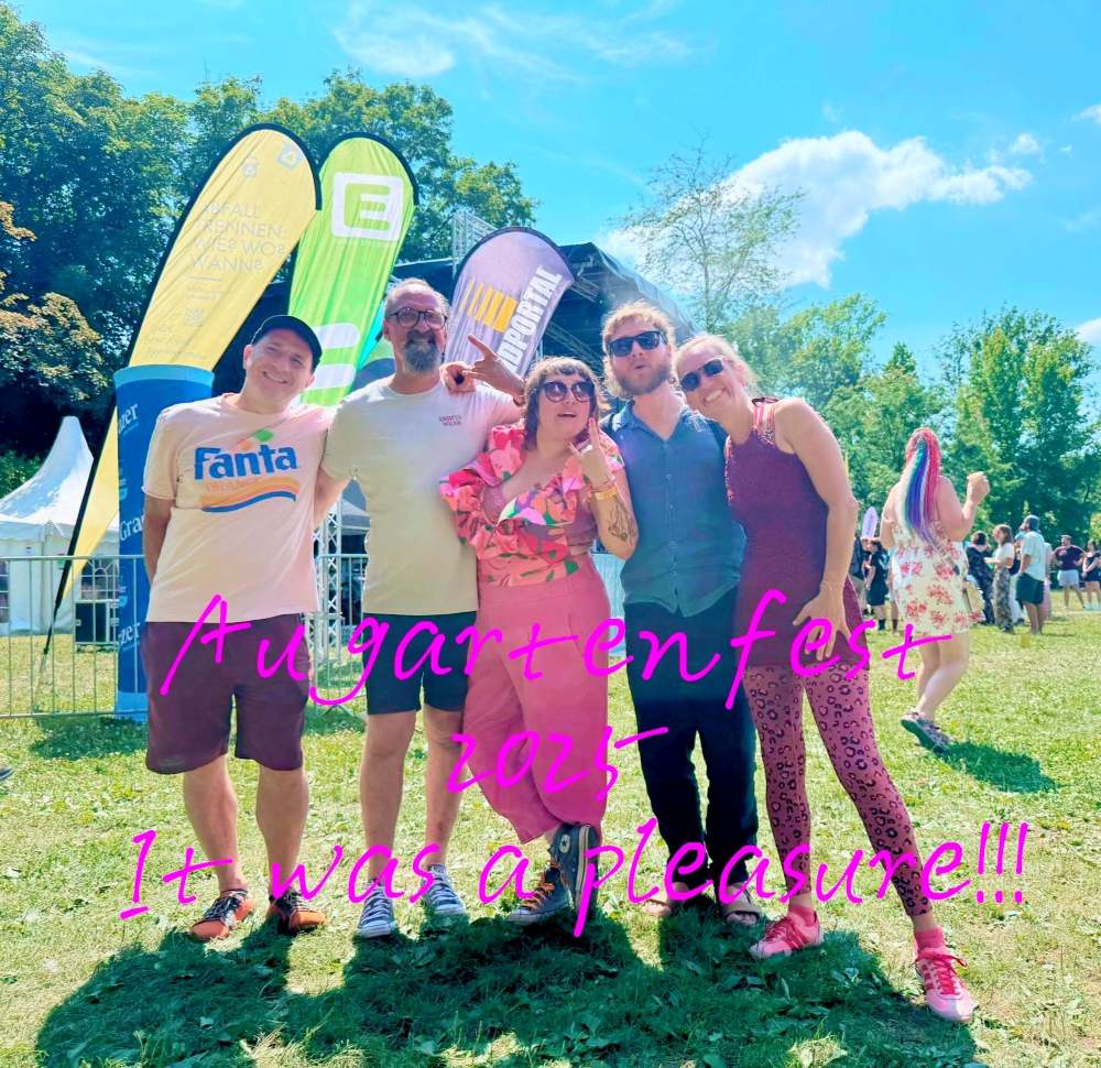 Die 5 Bandmitglieder am Augartenfest